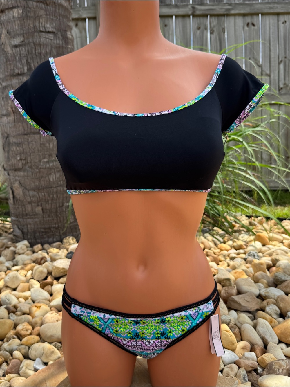 Victoria's Secret Black Bali Print Bikini Set with Gold Thread Trim size Medium